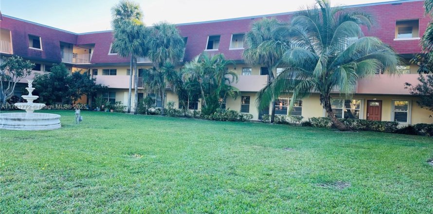 Condo in Lauderdale Lakes, Florida, 1 bedroom  № 1695892