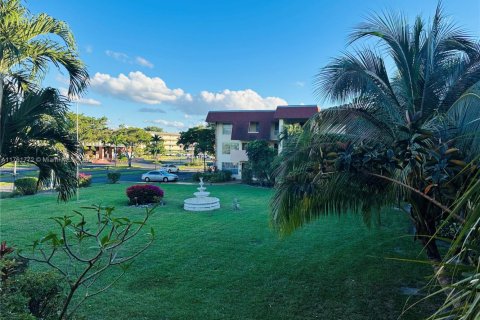 Condo in Lauderdale Lakes, Florida, 1 bedroom  № 1695892 - photo 3