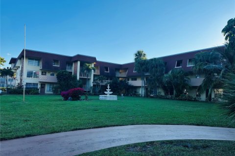 Condo in Lauderdale Lakes, Florida, 1 bedroom  № 1695892 - photo 2
