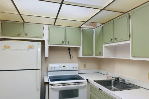 Condo in Lauderdale Lakes, Florida, 1 bedroom  № 1695892 - photo 7