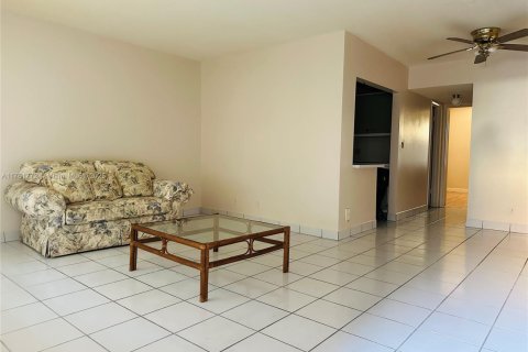 Condo in Lauderdale Lakes, Florida, 1 bedroom  № 1695892 - photo 5