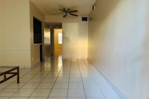 Condo in Lauderdale Lakes, Florida, 1 bedroom  № 1695892 - photo 6