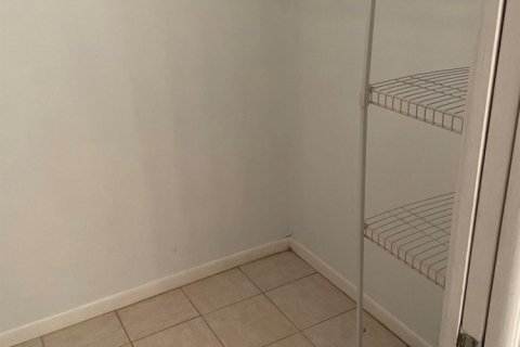 Condominio en alquiler en Stuart, Florida, 2 dormitorios, 81.29 m2 № 825646 - foto 1