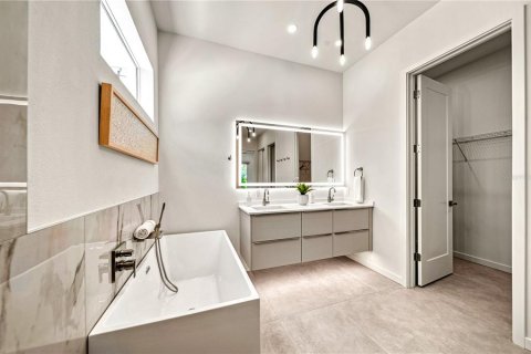 Casa en venta en Sarasota, Florida, 5 dormitorios, 309.74 m2 № 2113305 - foto 26