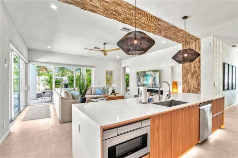 Casa en venta en Sarasota, Florida, 5 dormitorios, 309.74 m2 № 2113305 - foto 8