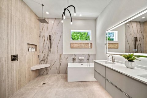 Casa en venta en Sarasota, Florida, 5 dormitorios, 309.74 m2 № 2113305 - foto 25