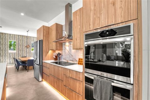 Casa en venta en Sarasota, Florida, 5 dormitorios, 309.74 m2 № 2113305 - foto 10