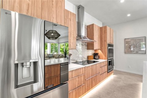 Casa en venta en Sarasota, Florida, 5 dormitorios, 309.74 m2 № 2113305 - foto 7
