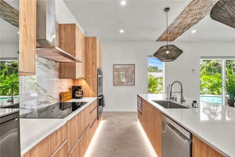 Casa en venta en Sarasota, Florida, 5 dormitorios, 309.74 m2 № 2113305 - foto 12