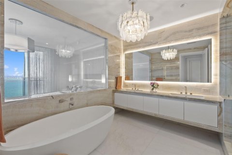 Condominio en venta en Sunny Isles Beach, Florida, 4 dormitorios, 277.5 m2 № 1796371 - foto 20