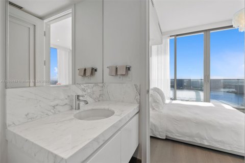 Condominio en venta en Sunny Isles Beach, Florida, 4 dormitorios, 277.5 m2 № 1796371 - foto 30