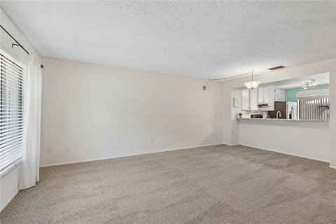 Townhouse in Temple Terrace, Florida 2 bedrooms, 116.13 sq.m. № 2223493 - photo 6