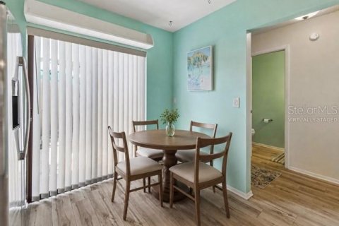 Townhouse in Temple Terrace, Florida 2 bedrooms, 116.13 sq.m. № 2223493 - photo 8