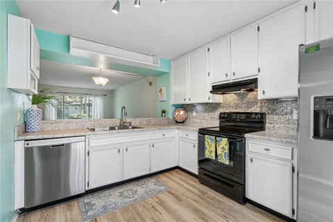 Townhouse in Temple Terrace, Florida 2 bedrooms, 116.13 sq.m. № 2223493 - photo 7