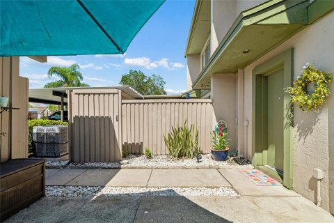 Townhouse in Temple Terrace, Florida 2 bedrooms, 116.13 sq.m. № 2223493 - photo 21