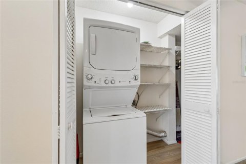 Townhouse in Temple Terrace, Florida 2 bedrooms, 116.13 sq.m. № 2223493 - photo 19