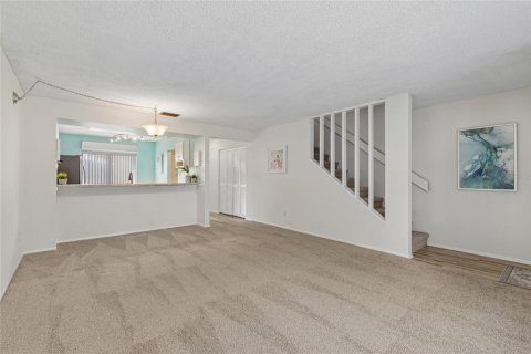 Townhouse in Temple Terrace, Florida 2 bedrooms, 116.13 sq.m. № 2223493 - photo 5