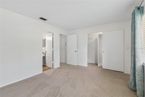 Townhouse in Temple Terrace, Florida 2 bedrooms, 116.13 sq.m. № 2223493 - photo 13
