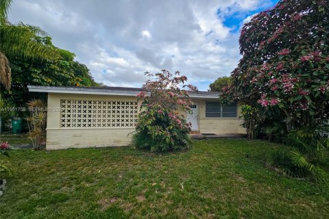 Villa ou maison à Miami, Floride 2 chambres, 234.39 m2 № 2008547