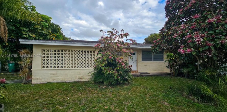 Villa ou maison à Miami, Floride 2 chambres, 234.39 m2 № 2008547