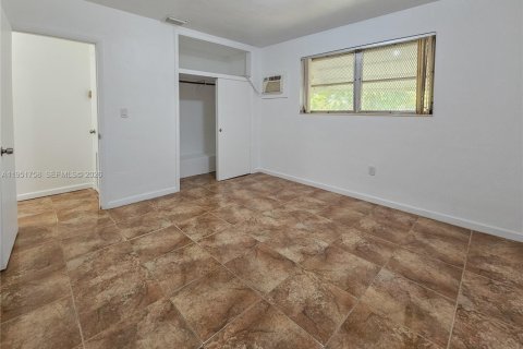 Casa en alquiler en Miami, Florida, 2 dormitorios, 234.39 m2 № 2008547 - foto 12