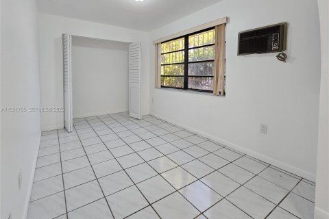Casa en alquiler en Miami, Florida, 2 dormitorios, 234.39 m2 № 2008547 - foto 15