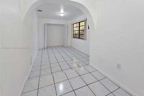 Casa en alquiler en Miami, Florida, 2 dormitorios, 234.39 m2 № 2008547 - foto 14