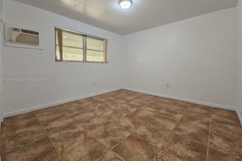 Casa en alquiler en Miami, Florida, 2 dormitorios, 234.39 m2 № 2008547 - foto 10