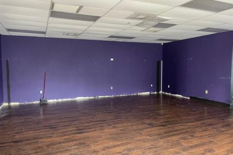 Propiedad comercial en alquiler en Largo, Florida, 150.59 m2 № 1555234 - foto 4