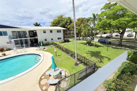 Condo in Hollywood, Florida, 2 bedrooms  № 1950986 - photo 27