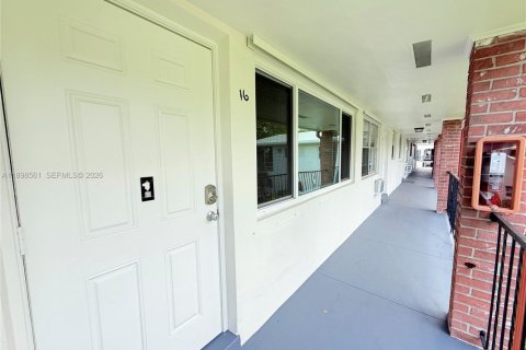 Condo in Hollywood, Florida, 2 bedrooms  № 1950986 - photo 30