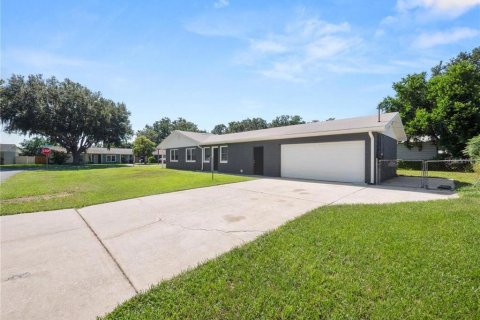 Villa ou maison à vendre à Lakeland, Floride: 3 chambres, 145.86 m2 № 1591994 - photo 1