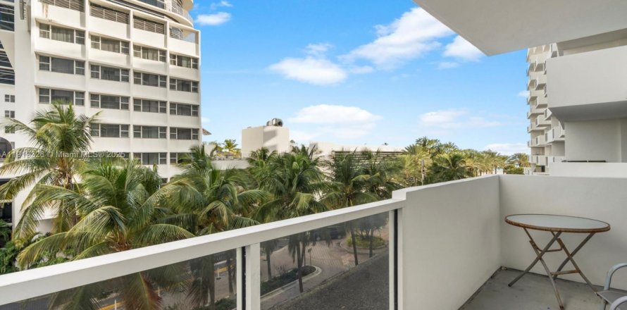 Condo in Miami Beach, Florida, 1 bedroom  № 1974545