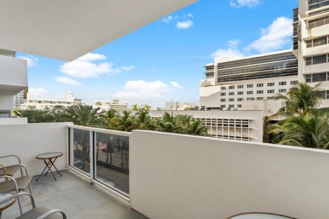 Condo in Miami Beach, Florida, 1 bedroom  № 1974545 - photo 2