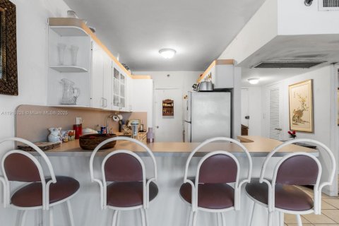 Condo in Miami Beach, Florida, 1 bedroom  № 1974545 - photo 14