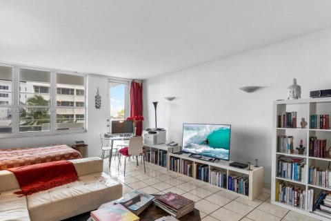Condo in Miami Beach, Florida, 1 bedroom  № 1974545 - photo 7