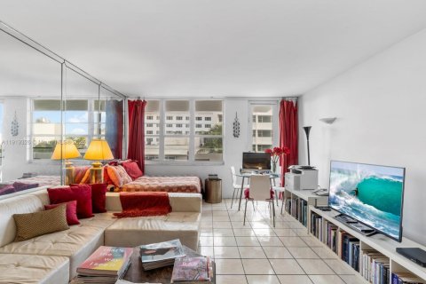 Condo in Miami Beach, Florida, 1 bedroom  № 1974545 - photo 8