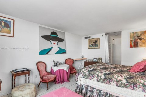 Condo in Miami Beach, Florida, 1 bedroom  № 1974545 - photo 22