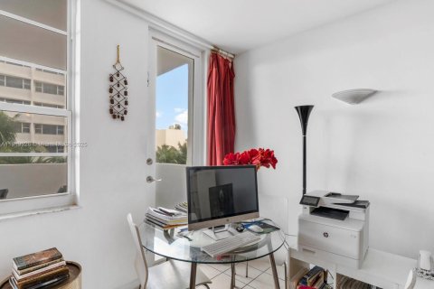 Condo in Miami Beach, Florida, 1 bedroom  № 1974545 - photo 10