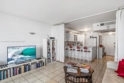 Condo in Miami Beach, Florida, 1 bedroom  № 1974545 - photo 12