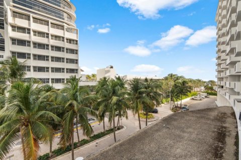 Condo in Miami Beach, Florida, 1 bedroom  № 1974545 - photo 4