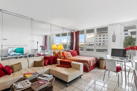 Condo in Miami Beach, Florida, 1 bedroom  № 1974545 - photo 9