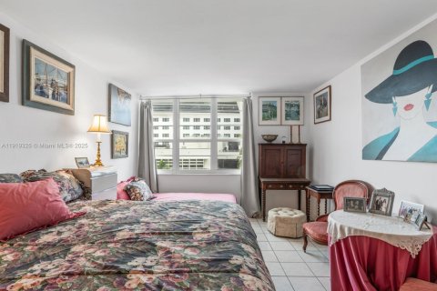Condo in Miami Beach, Florida, 1 bedroom  № 1974545 - photo 18