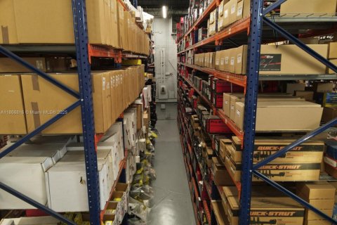 Immobilier commercial à vendre à Hialeah, Floride № 1979297 - photo 19