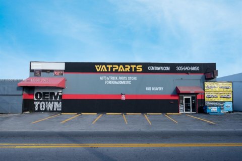 Immobilier commercial à vendre à Hialeah, Floride № 1979297 - photo 1