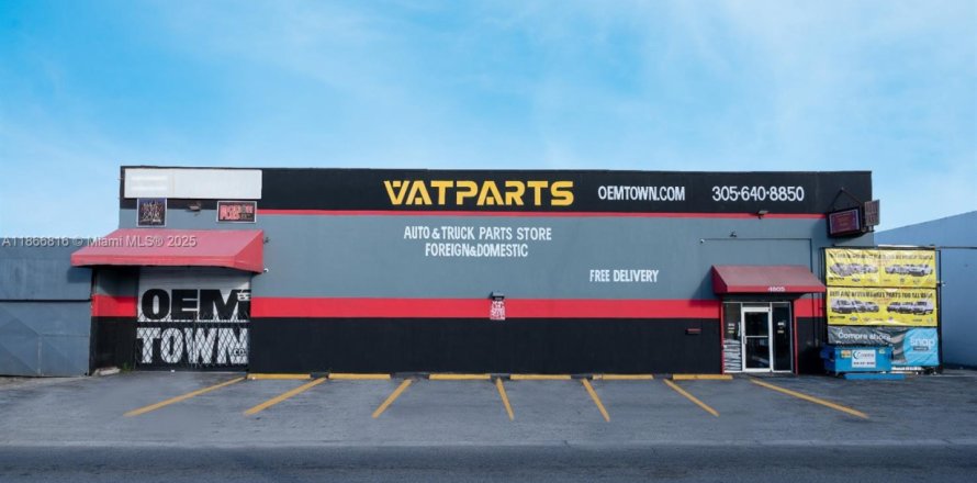 Immobilier commercial à Hialeah, Floride № 1979297