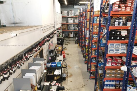 Immobilier commercial à vendre à Hialeah, Floride № 1979297 - photo 30