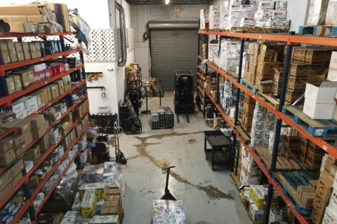 Immobilier commercial à vendre à Hialeah, Floride № 1979297 - photo 9