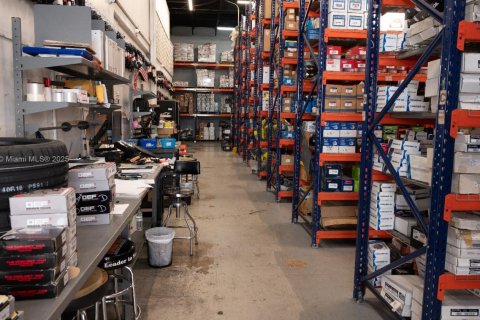 Immobilier commercial à vendre à Hialeah, Floride № 1979297 - photo 10