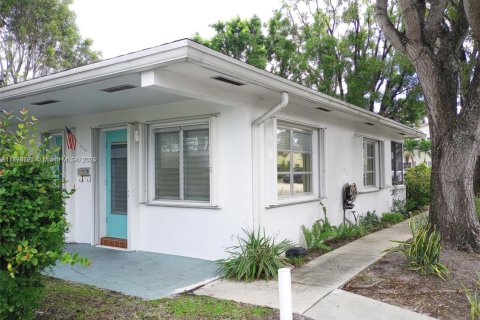 Condo in Lighthouse Point, Florida, 1 bedroom  № 1704948 - photo 2